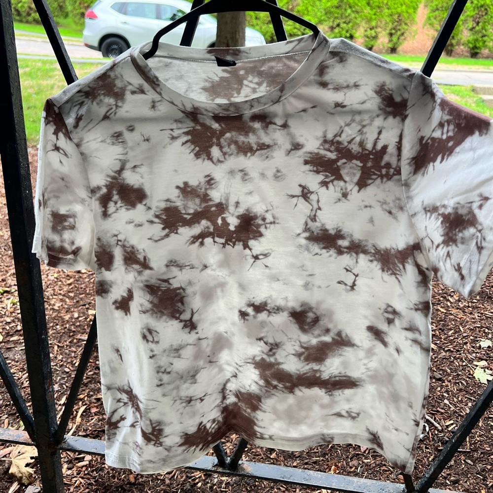 White and brown cropped tie dye T-shirt. Size large.